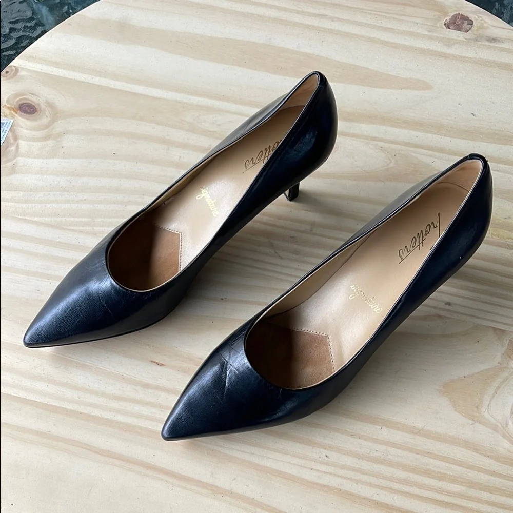 Trotters Black Heels Classic Pointed-Toe Pumps - Picture 3 of 16
